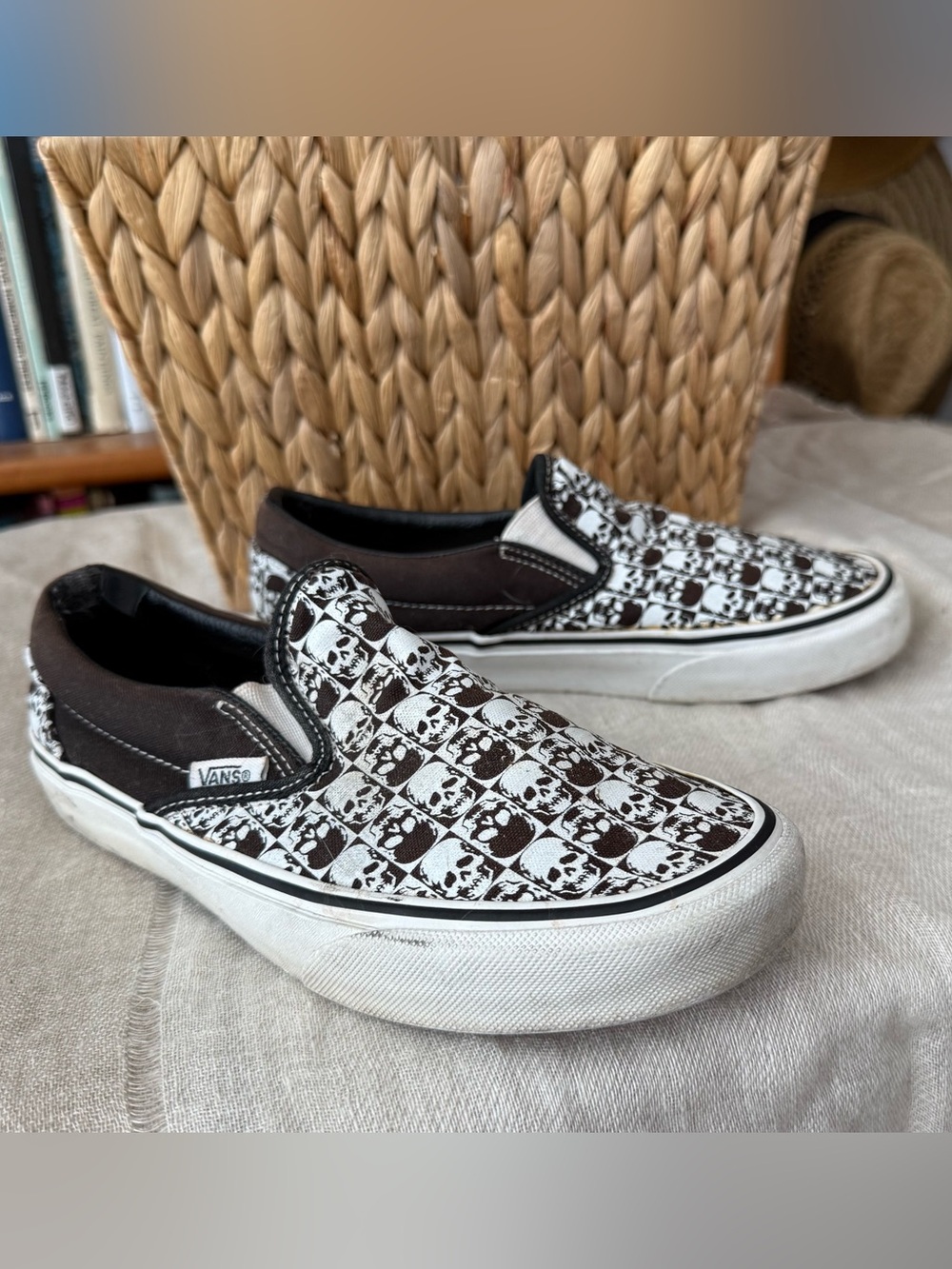 Vans Classic Slip-ons, Limited Edition Skulls, M5/W6.5